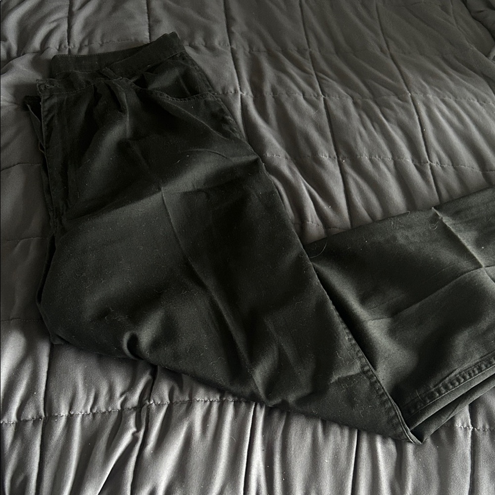 Women’s Black Pleated Pants - 20